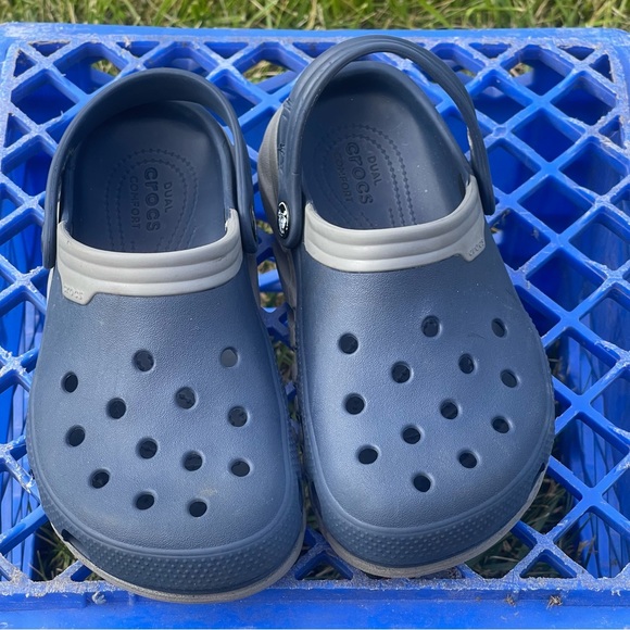 Crocs Duet Women’s 6 Men’s 4 Max Dual Comfort Clogs Blue Gray 201398 Flaw READ - Picture 6 of 14
